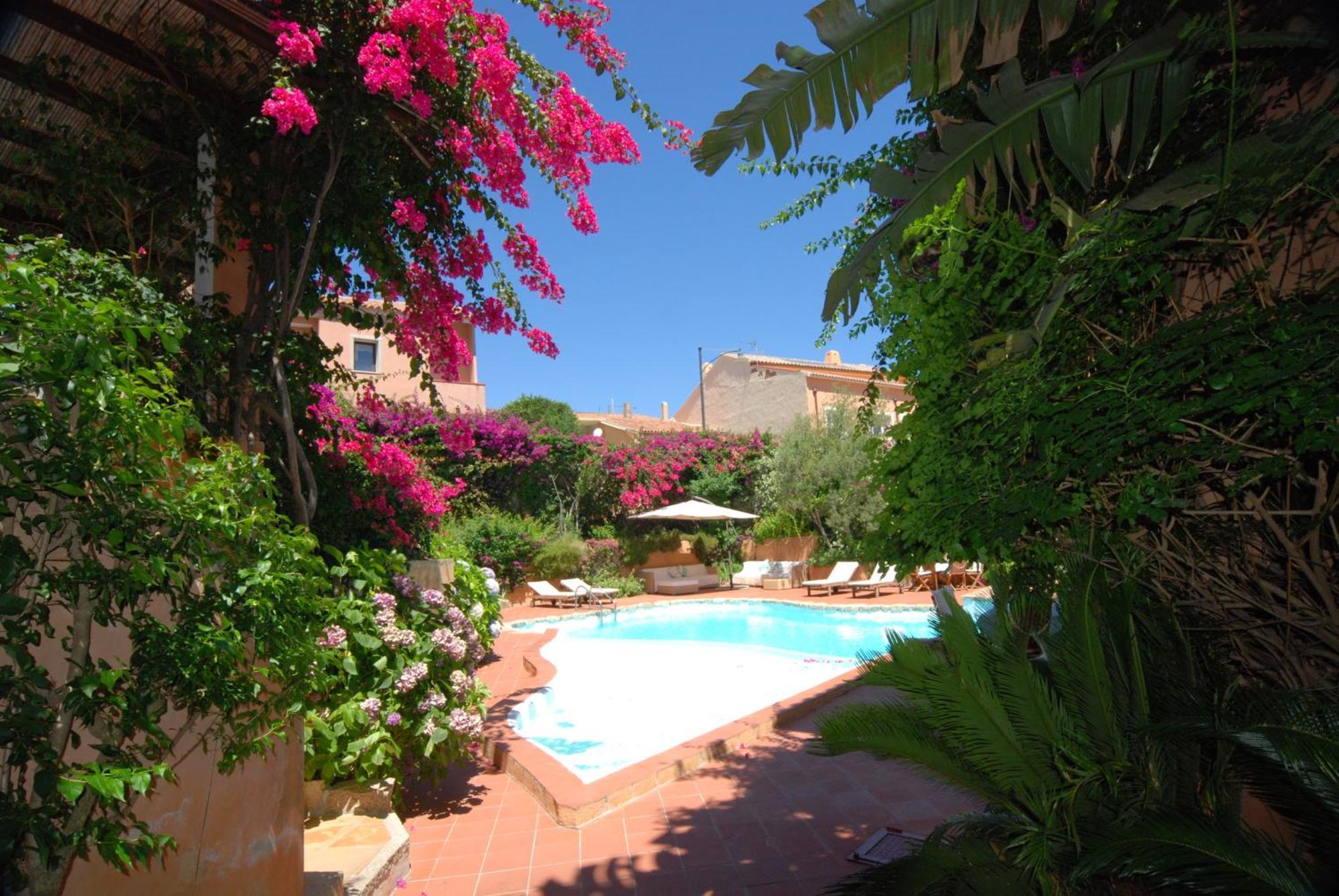 Boutique Hotel Sant'Andrea & Relais San Pantaleo Exteriör bild