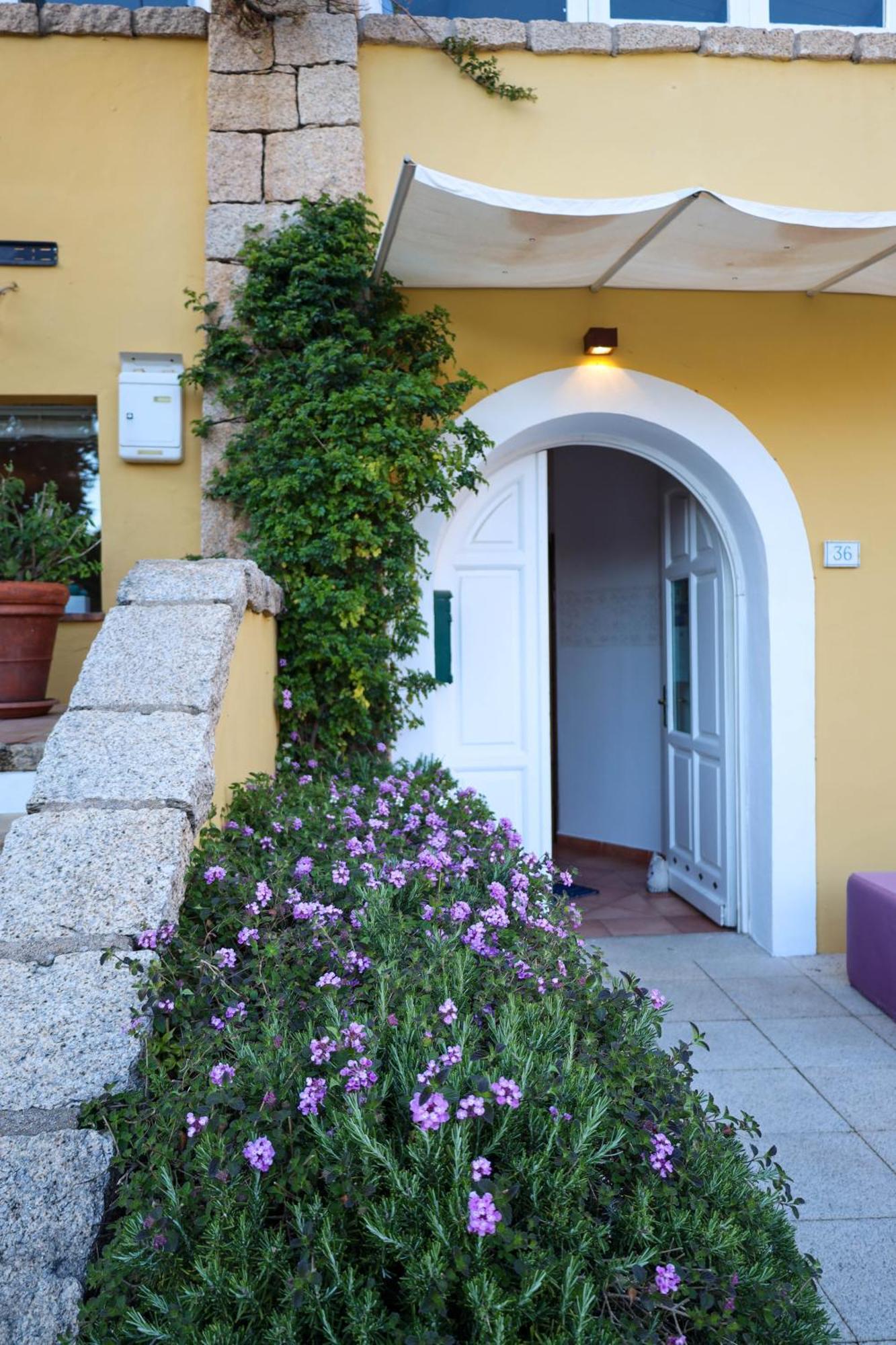 Boutique Hotel Sant'Andrea & Relais San Pantaleo Exteriör bild